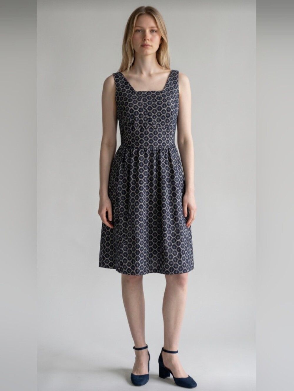 THE LIMITED! LUXE NAVY BLUE AND CREAM MEDALLION LACE PRINT TANK DRESS! SZ 4